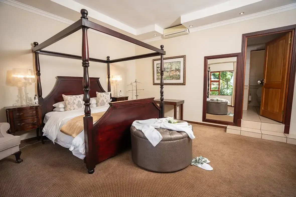 Tuscany Suite with four-poster bed at Little Tuscany